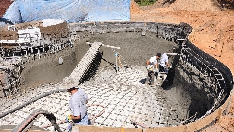 What's Involved in Building a Shotcrete Swimming Pool?